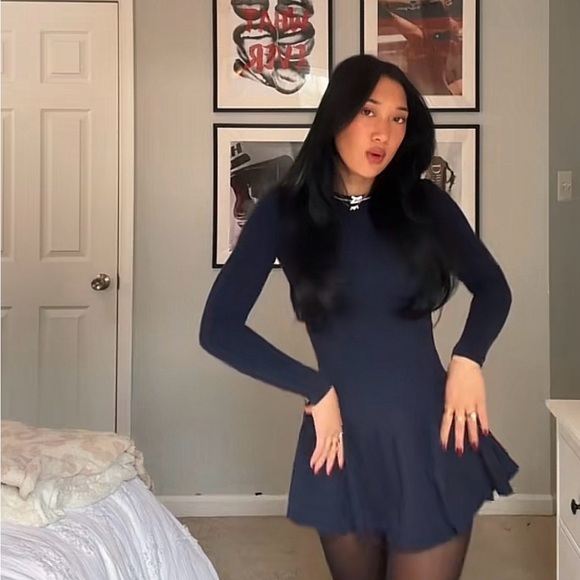 Elegant Long Sleeve Burgundy Dress - Picture 4 of 4